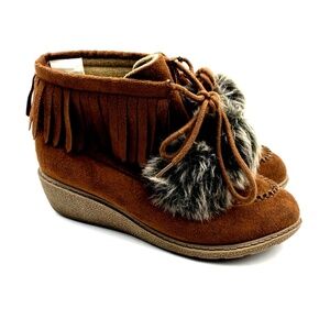 Crazy 8 Moccasin Boots Size 2 Girls Pom Pom Shoes Slip on Children Brown
